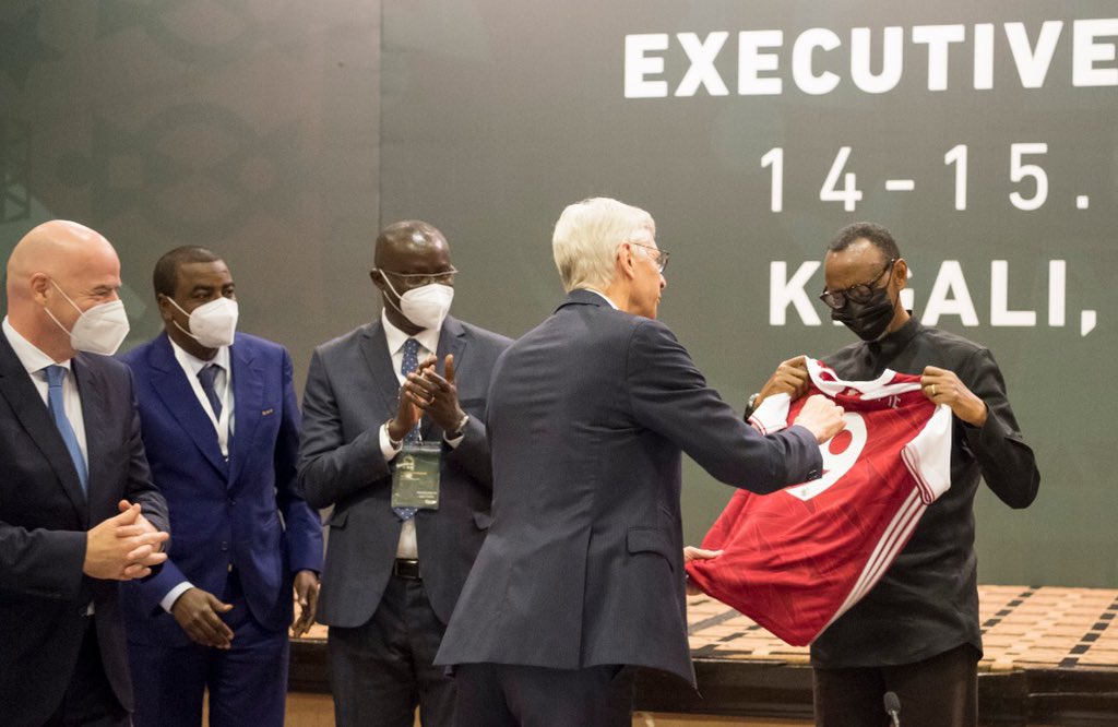 Rwanda’s Paul Kagame, Arsene Wenger Share Light Moments In Kigali